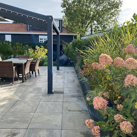 Luxus Cube Ferienhaus Chalet Am See Mit Schwimmbad In Lathum Nl Buitenkant foto