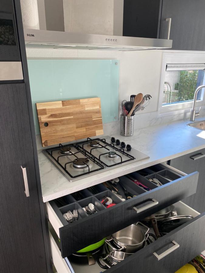 Luxus Cube Ferienhaus Chalet Am See Mit Schwimmbad In Lathum Nl Buitenkant foto