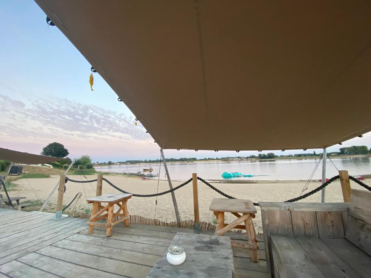 Luxus Cube Ferienhaus Chalet Am See Mit Schwimmbad In Lathum Nl Buitenkant foto