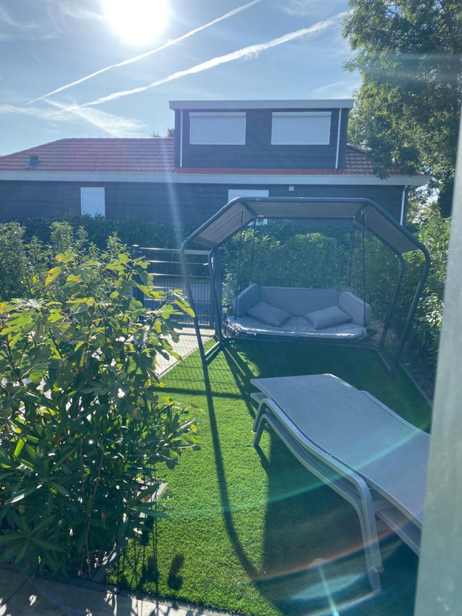 Luxus Cube Ferienhaus Chalet Am See Mit Schwimmbad In Lathum Nl Buitenkant foto