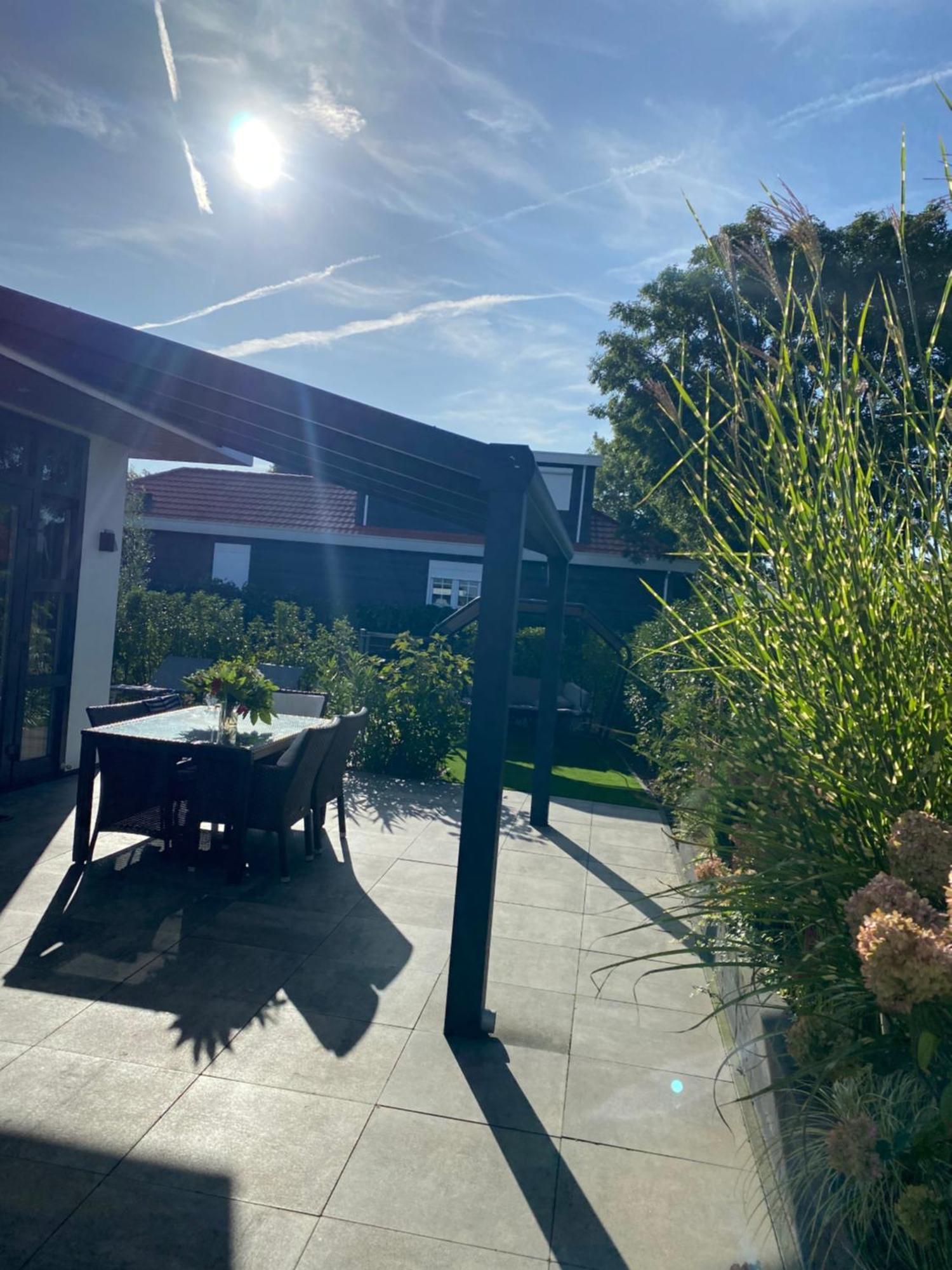Luxus Cube Ferienhaus Chalet Am See Mit Schwimmbad In Lathum Nl Buitenkant foto