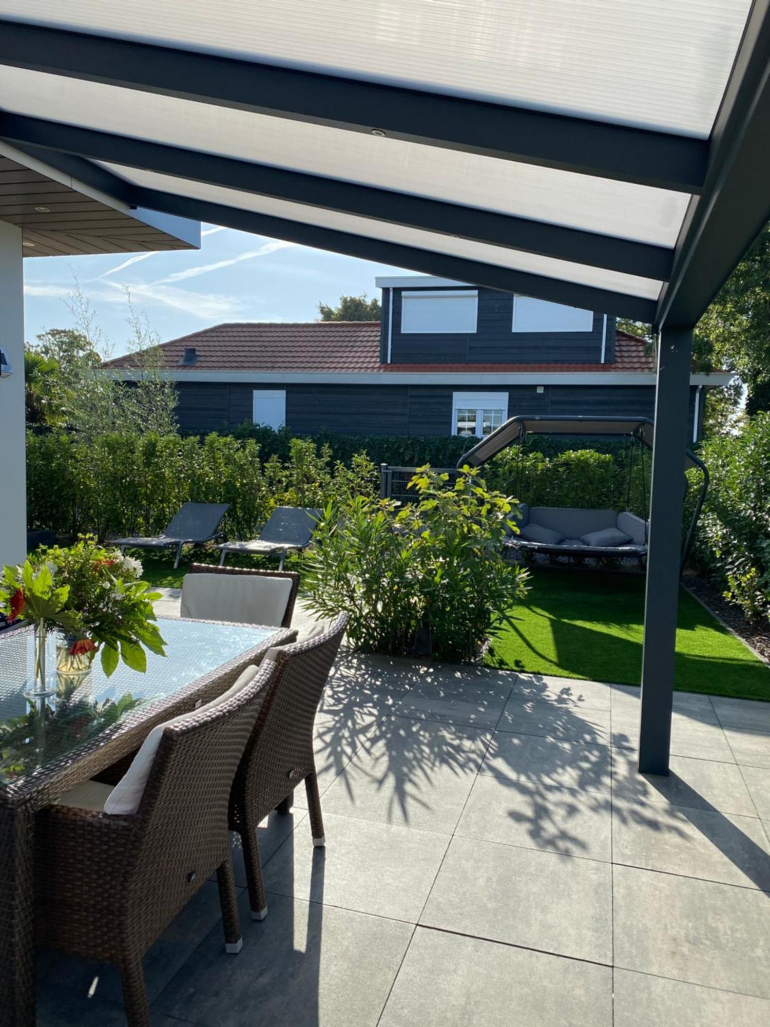 Luxus Cube Ferienhaus Chalet Am See Mit Schwimmbad In Lathum Nl Buitenkant foto